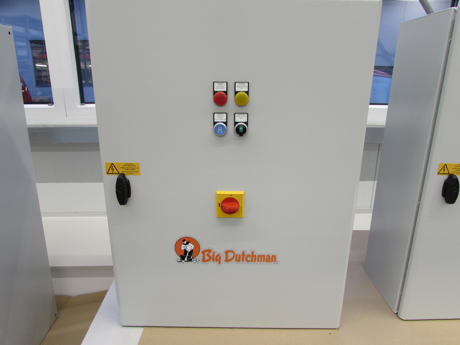 Control cabinet  / egg cross collection RomCrist